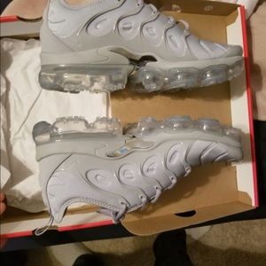 Cool Grey Vapormax Plus
